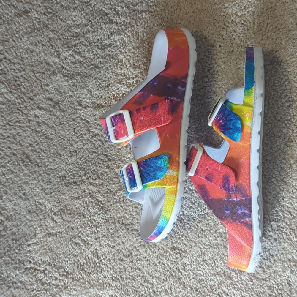 SO tie dye sandals